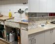 המטבח המוזנח בביתו של ניצול השואה - לפני ואחרי