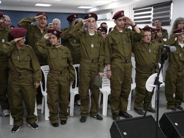 המתגייסים החדשים בטקס החיול. צילום: שירן אלדרי