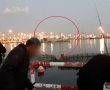 "פסטורלי": בני מיעוטים דגים מול ספינת סטיל בנמל אשדוד באין מפריע (וידאו)