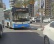 אוטובוסים של תיירים חונים בתחנת גן העיר ומסכנים את נוסעי התחבורה הציבורית (וידאו)