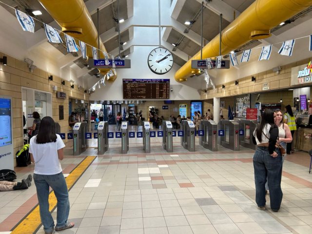 תחנת הרכבת באשדוד - צילום: דודו חן