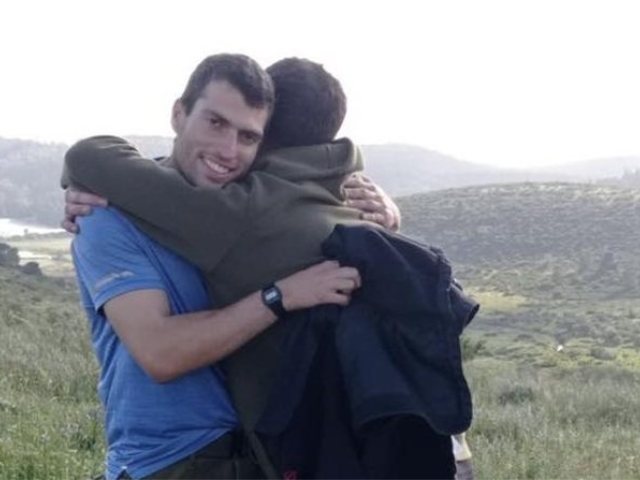 סא"ל ש' עם האח שנפל בקרב, רס"ן חן בוכריס הי"ד (מעמוד הפייסבוק של חילי טרופר)