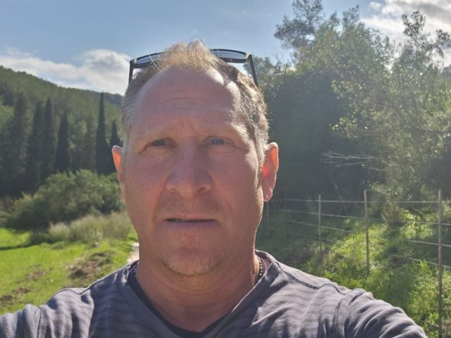 ד"ר אורי דיקן - הדוקטור של העצים באשדוד