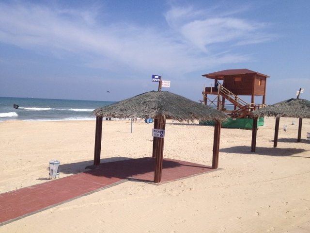 חוף י"א