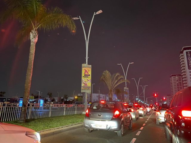 תקלה בפנסי התאורה באשדוד. צילום: עופר אשטוקר