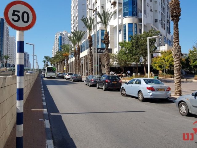 חניות כחול לבן ברובע הסיטי