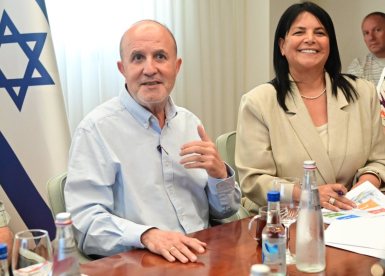 ראש העיר וראש מינהל החינוך (צילום: אורי קריספין)