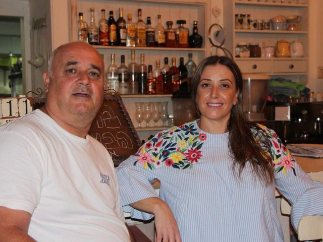 אתי ואלי. "מודים על כל האנשים הטובים שפגשנו בדרך". צילום מתוך דף הפייסבוק של המסעדה