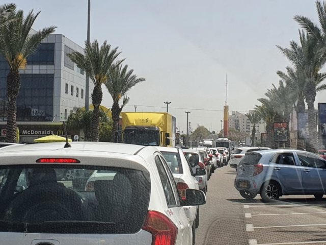 ממתינים ביציאה מהמתחם