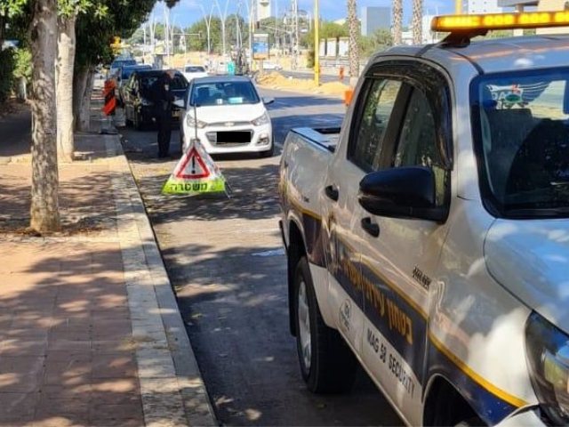 אוכפים את ההגבלות. קרדיט: עיריית אשדוד