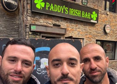 החברים - מיכאל חיון, אורי ספקטור ומאור אסייג - במועדון 