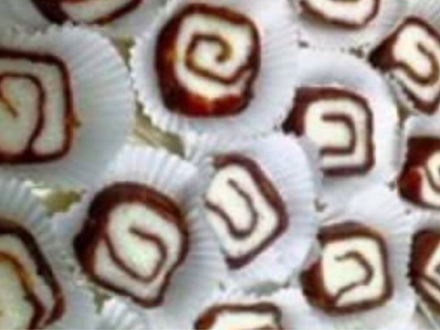 רולדה של תמרים וקוקוס (צילום מהמטבח של אופירה רבני)