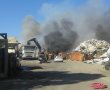 שריפה גדולה באתר מיחזור פסולת בכניסה לעיר (וידאו)
