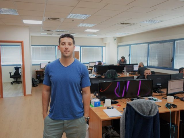 אלכס רקון - אחד התאומים