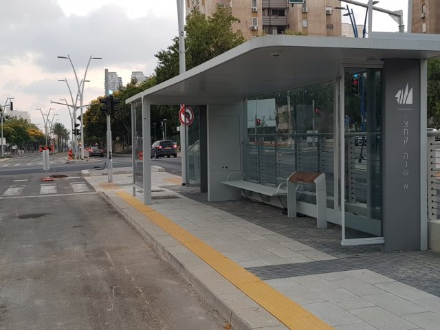 תחנת הגל הירוק בשדרות הרצל - צילום: עופר אשטוקר