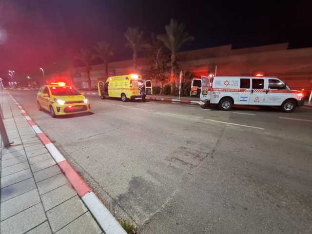 זירת אירוע הדקירות לפנות בוקר