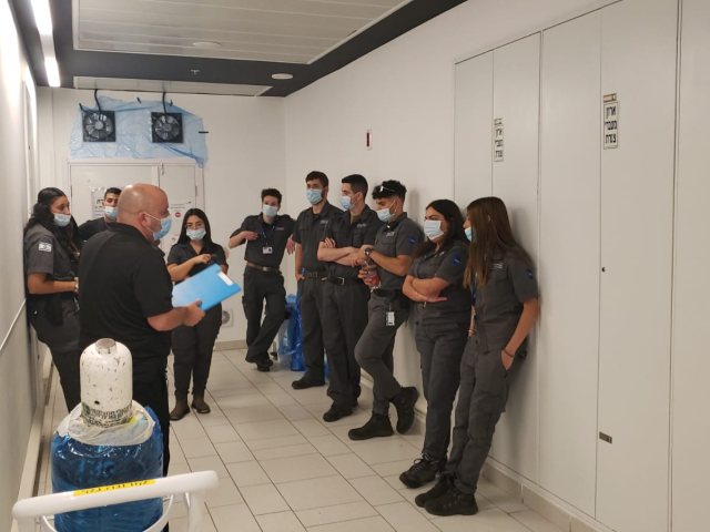 מאבטחי צוות 3 עוברים רענון לקראת פתיחת המחלה