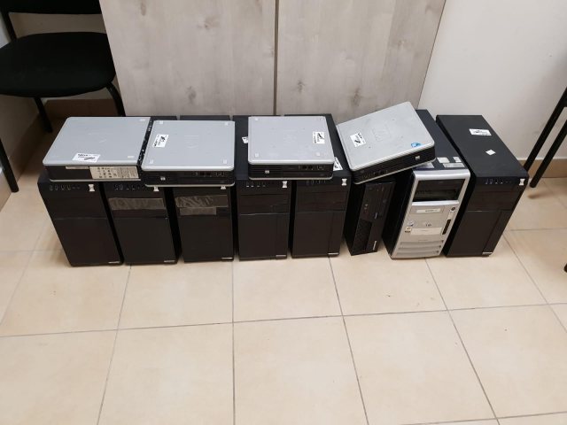 המחשבים שנתפסו (צילום: דוברות המשטרה)