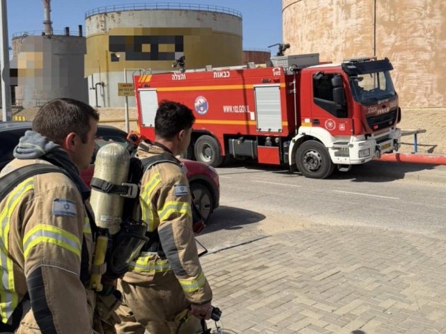 מהזירה בבתי הזיקוק (דוברות כיבוי והצלה)