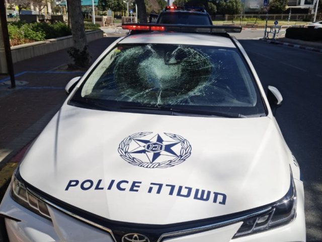 הנזק לניידת - באדיבות דוברות המשטרה