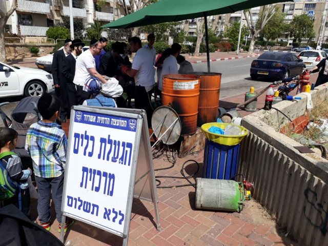 צילום הגעלת כלים: המועצה הדתית