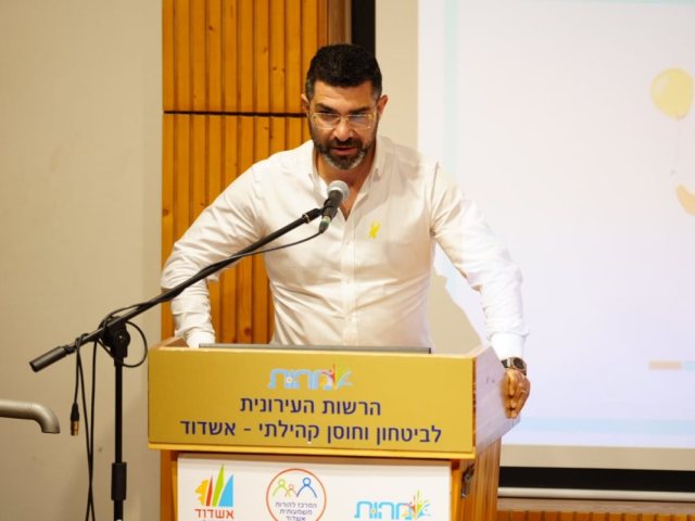 סגן ראש העיר אלי נכט כנס הורות מהות צילום מייק אדרי ויוליה שיין