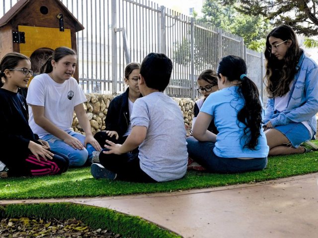 תלמידי נוף ים בפעילות משותפת. "נוצרים קשרים מיוחדים בין התלמידים"