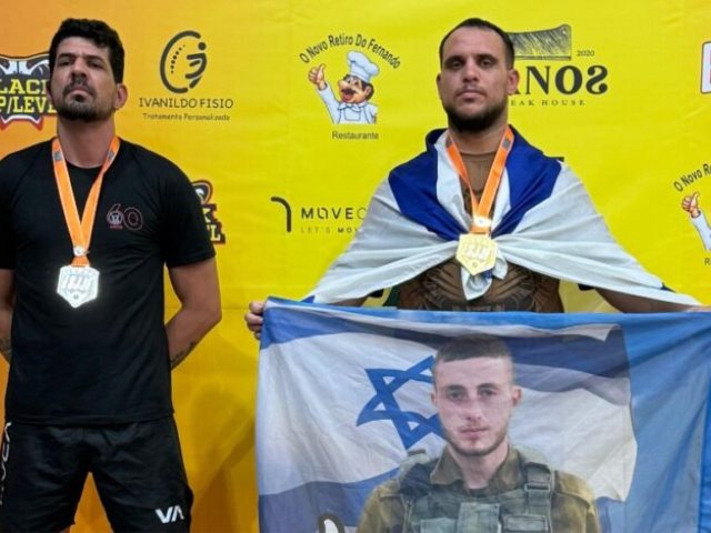 דויד אביסרור על הפודיום לאחר הזכיה