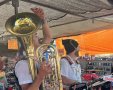תהלוכה מוזיקלית בשוק