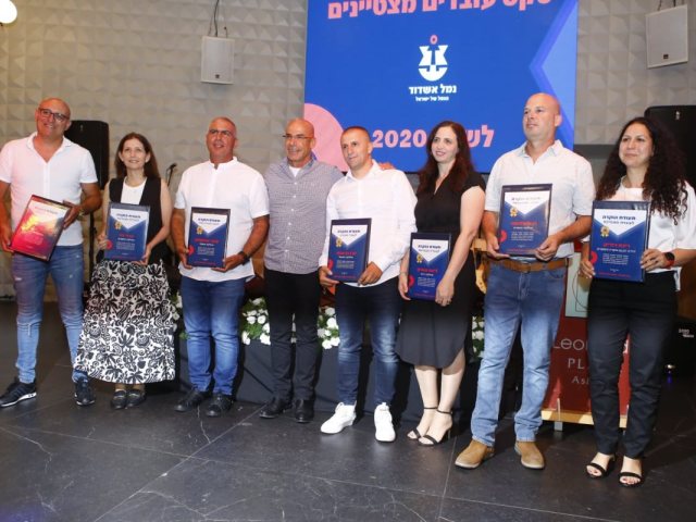 העובדים המצטיינים. צילום: פבל טולצ'ינסקי