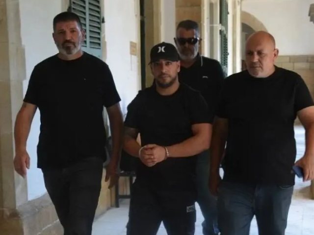 דניאל זרוג בעת מעצרו (תיעוד מהרשתות החברתיות, לפי סעיף 27 א חוק זכויות יוצרים)