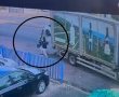 תועד במצלמות: קורקינט חשמלי נגנב ממשאית במהלך פריקת סחורה בטיילת אשדוד