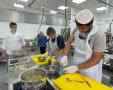 התלמידים מקבלים כלים רבים להתנהלות במטבח תעשייתי באדיבות: בית ספר 'גוונים'