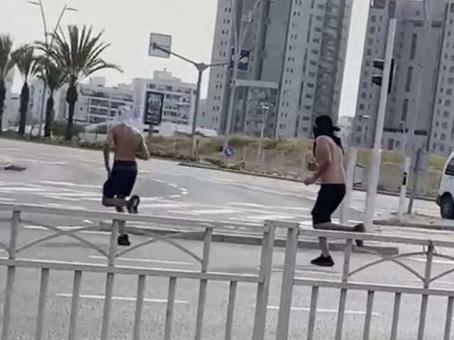 הנערים במהלך הבריחה