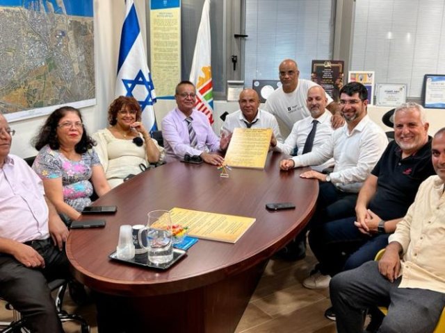 נכט ודוד אסייג עם חברי האיחוד הארצי של יוצאי הודו
